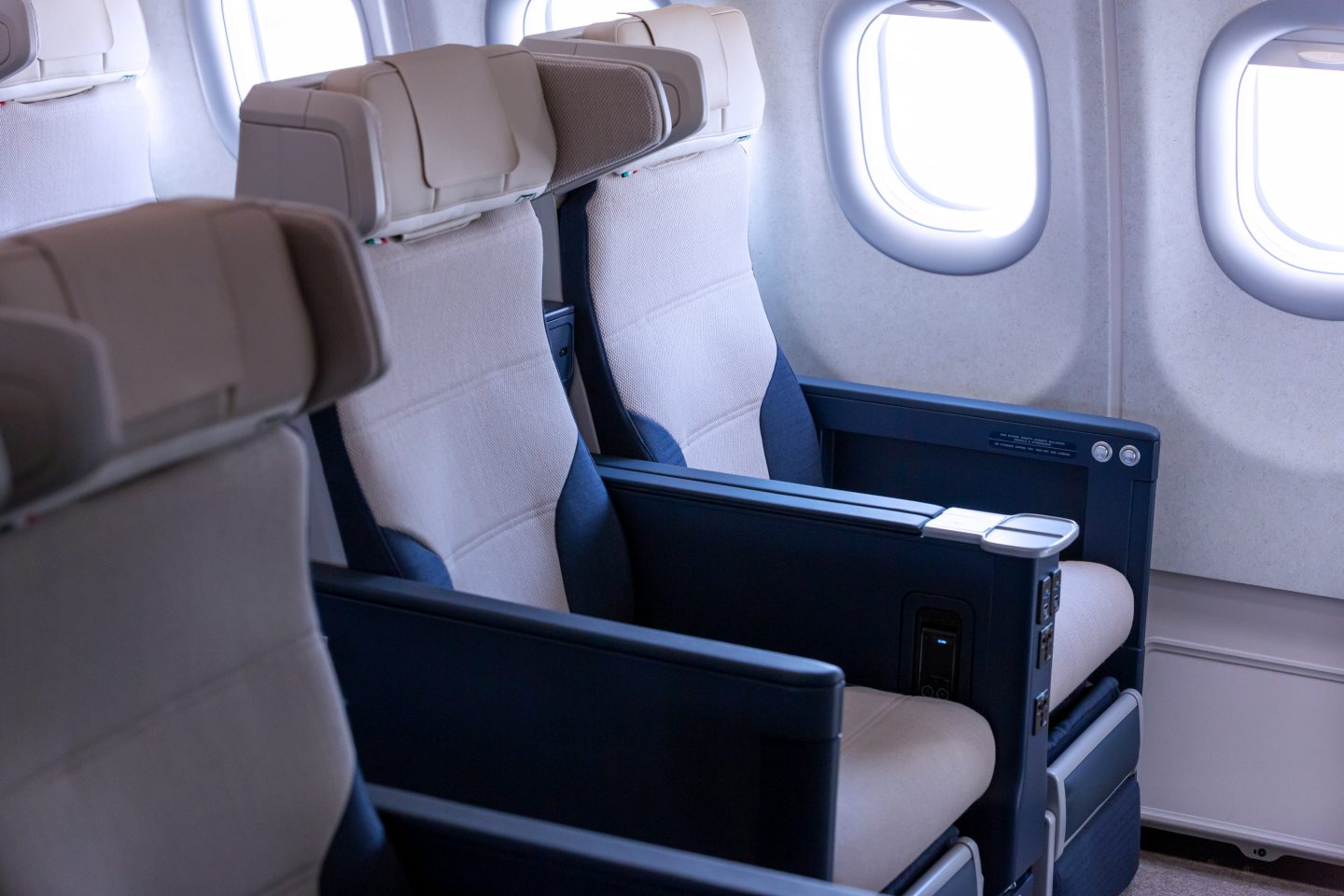 Una fila de asientos de Premium Economy.