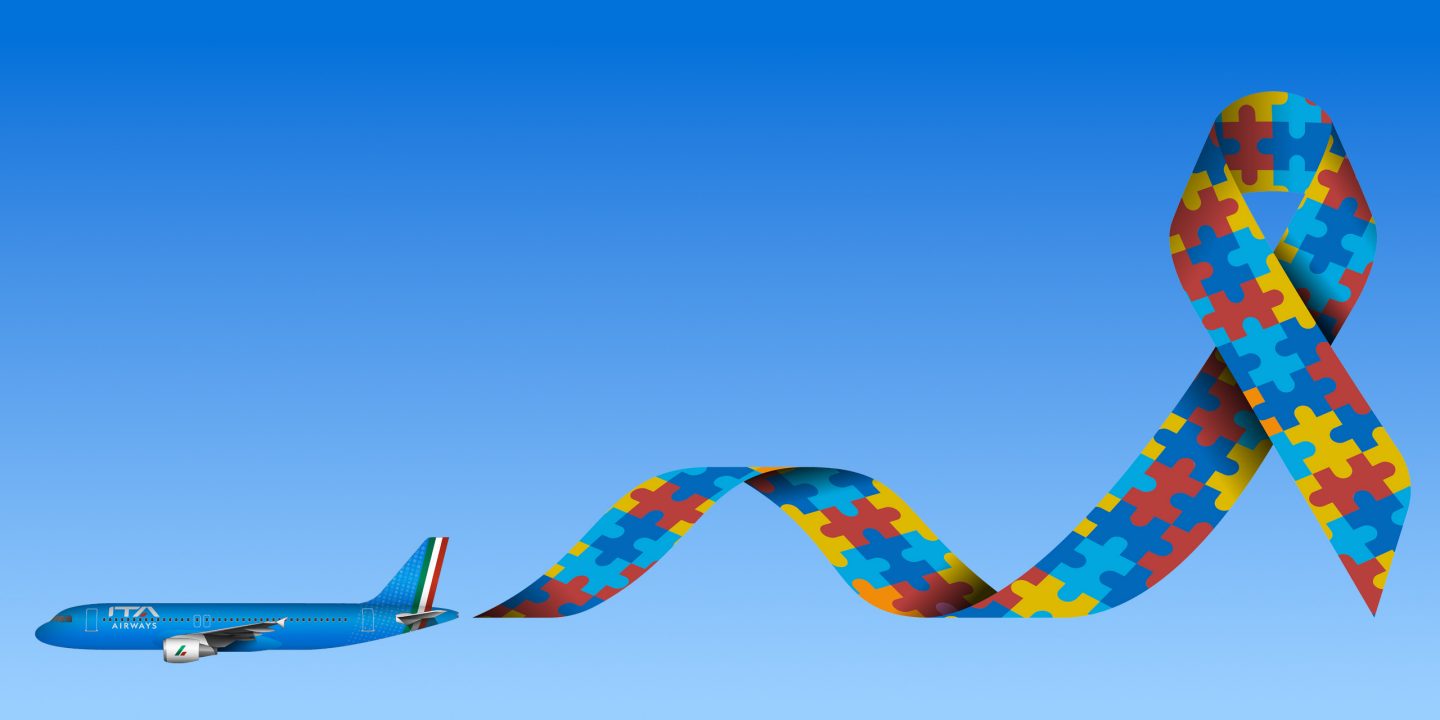 Ein Flugzeug in der Luft, gefolgt von einem farbenfrohen Band mit Puzzle-Muster.