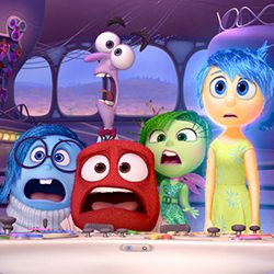 Personagens animados Tristeza, Medo, Raiva, Nojinho e Alegria parecendo chocados.