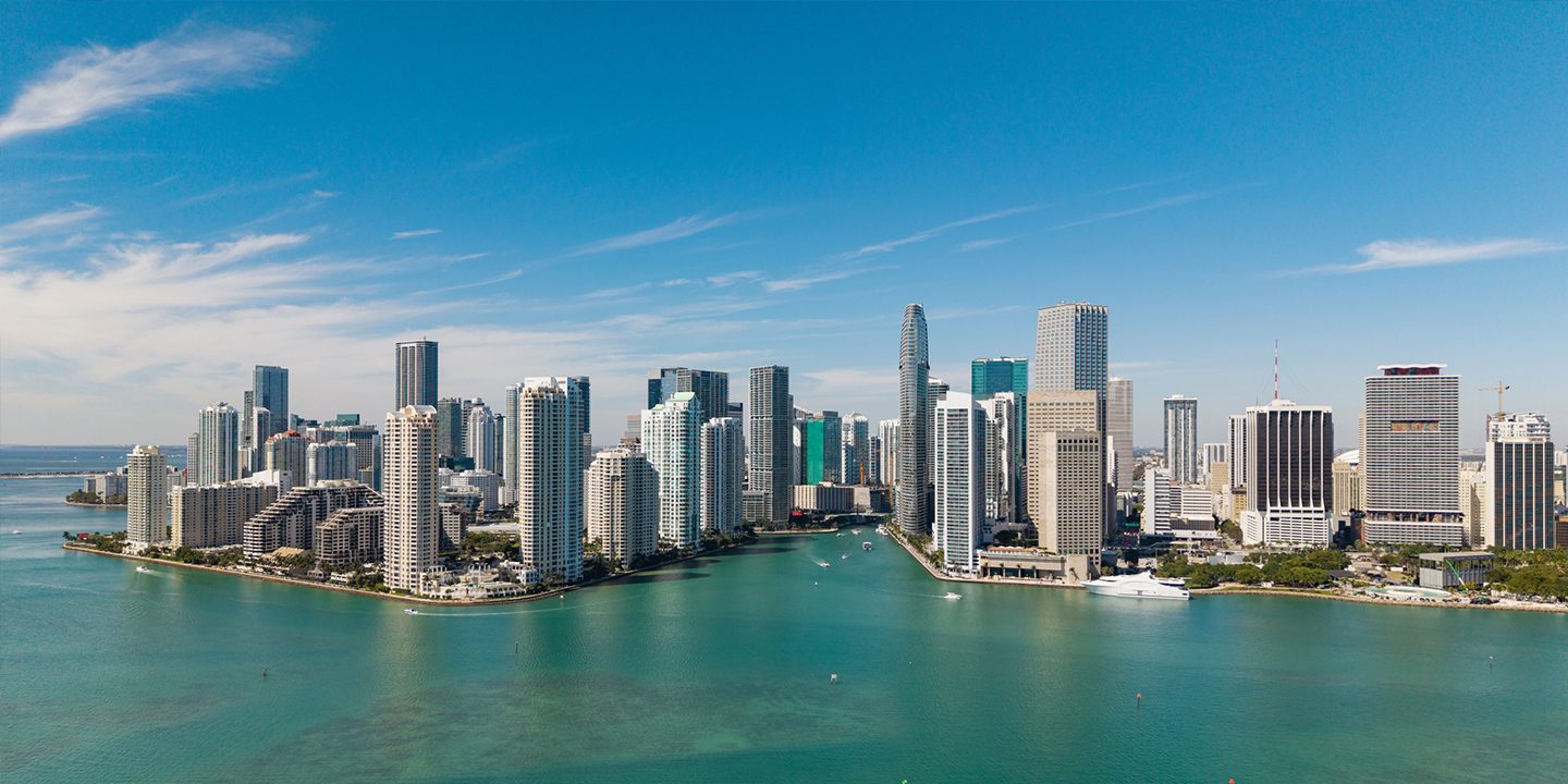 Skyline di Miami affacciato sulla baia