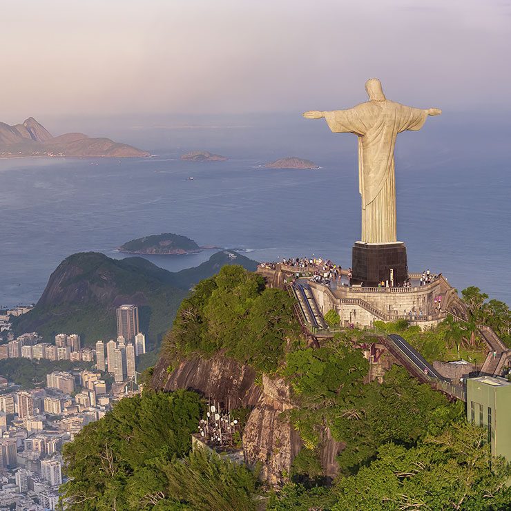 Cristo Redentore affacciato sulla città di Rio de Janeiro